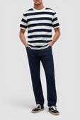 תמונת כל הלוק של חולצת טי